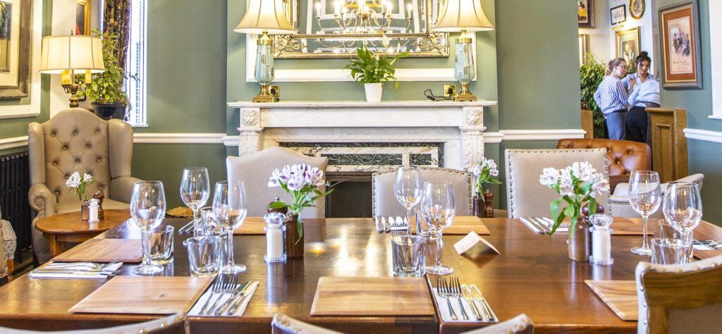 The Roe Deer Wordsley dining room
