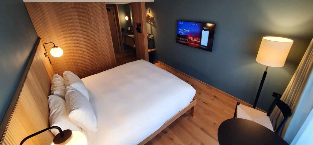 Mollie's Motel and Diner bedroom