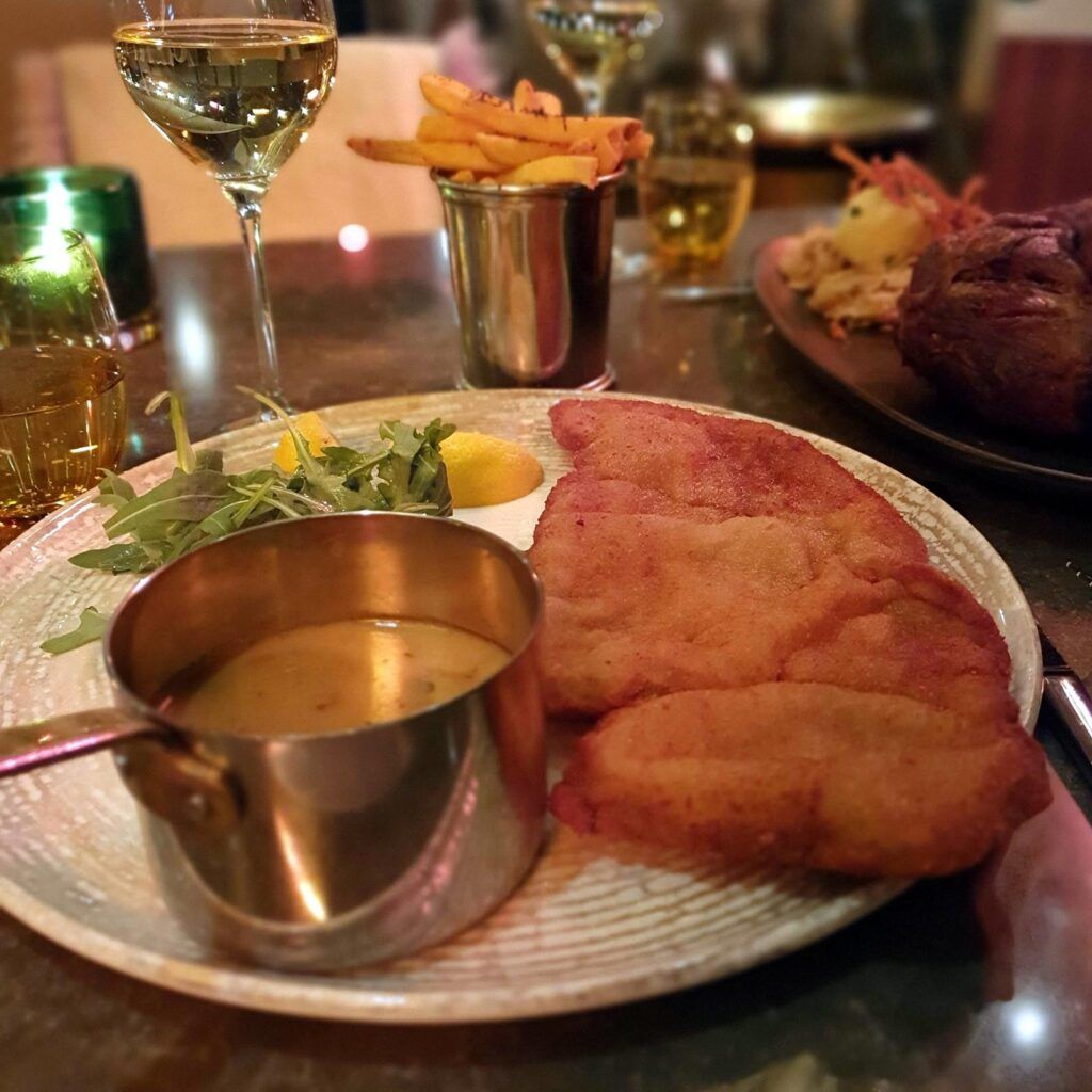 Haugen restaurant Jager Schnitzel