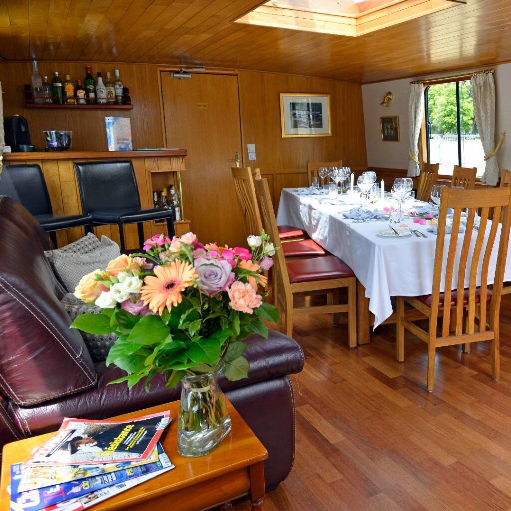 Hotel barging on L'Art de Vivre