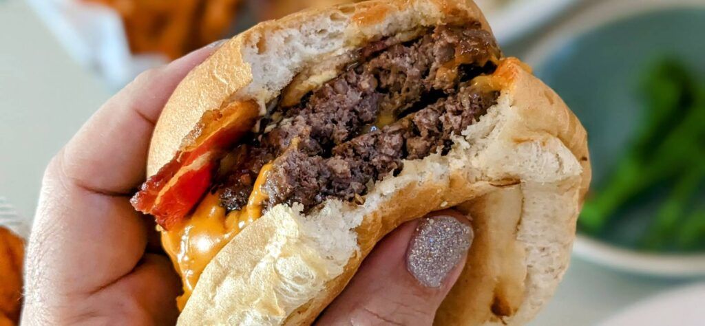 Mollie's Diner Oxford cheeseburger