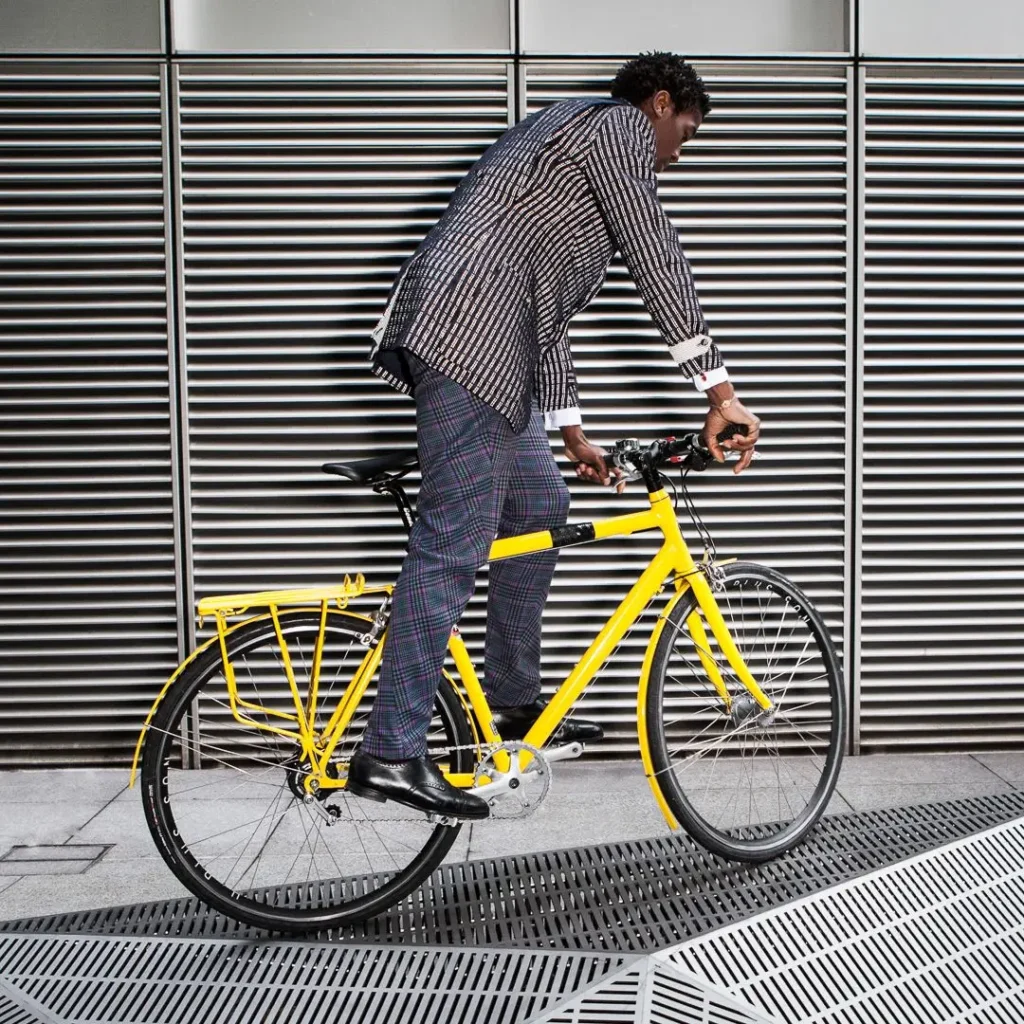 Cycling chic - Dashing Tweeds