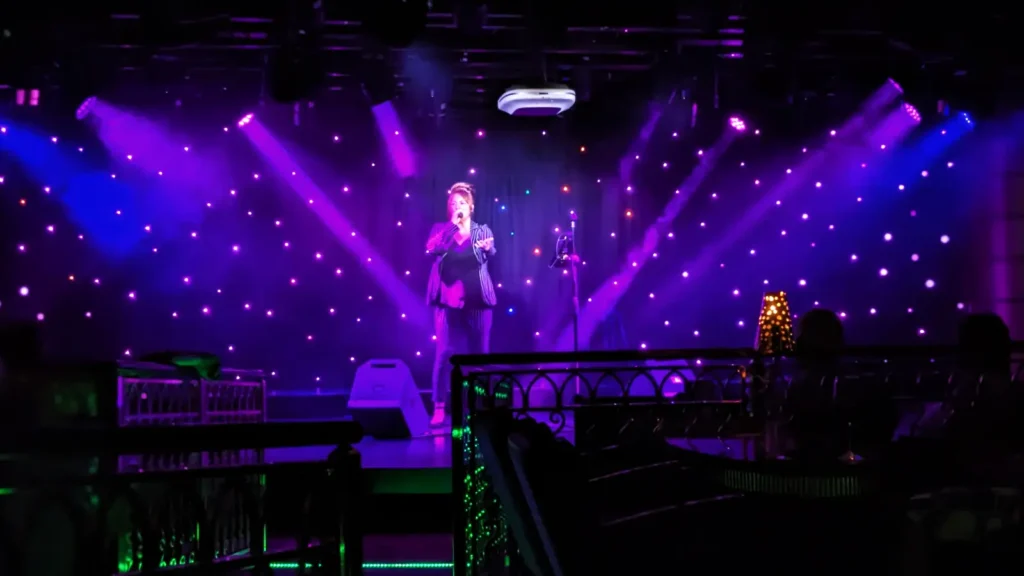 P&O Cruises Azura Entertainment